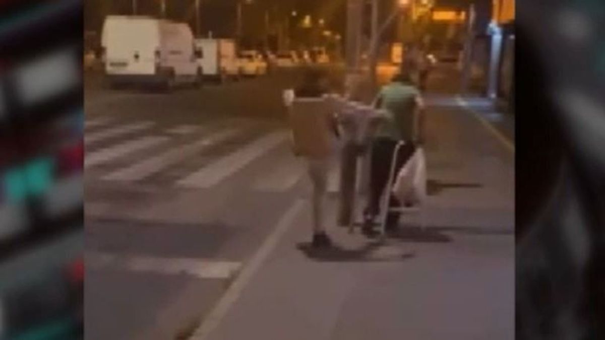 Békés Budapest: járókeretes hajléktalant rúgott hátba egy sunyi fiatal (VIDEÓ)