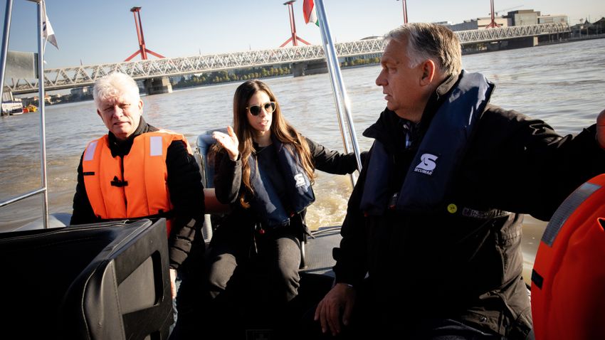 A fővárosi Duna-szakaszon irányította a védekezést Orbán Viktor