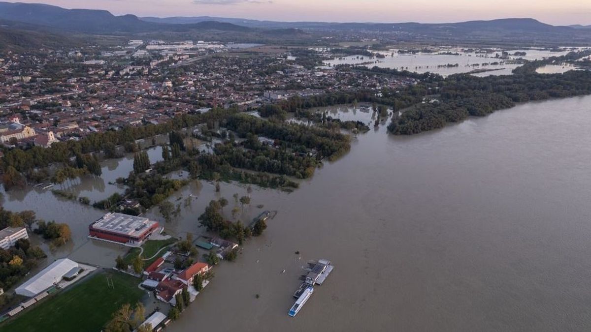 Így még biztos nem látta az áradó Dunát: képek az űrből (VIDEÓ)