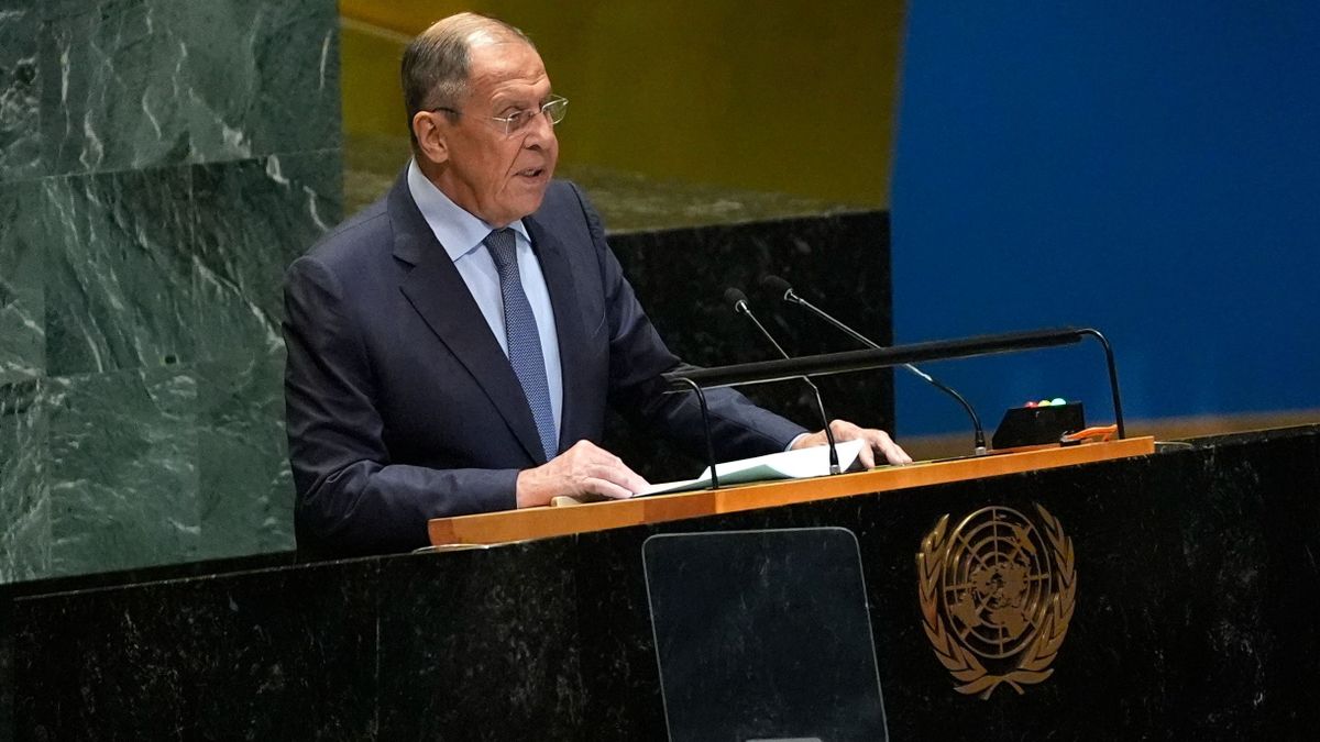 Lavrov kimondta: Értelmetlen győzelemig küzdeni egy atomhatalom ellen