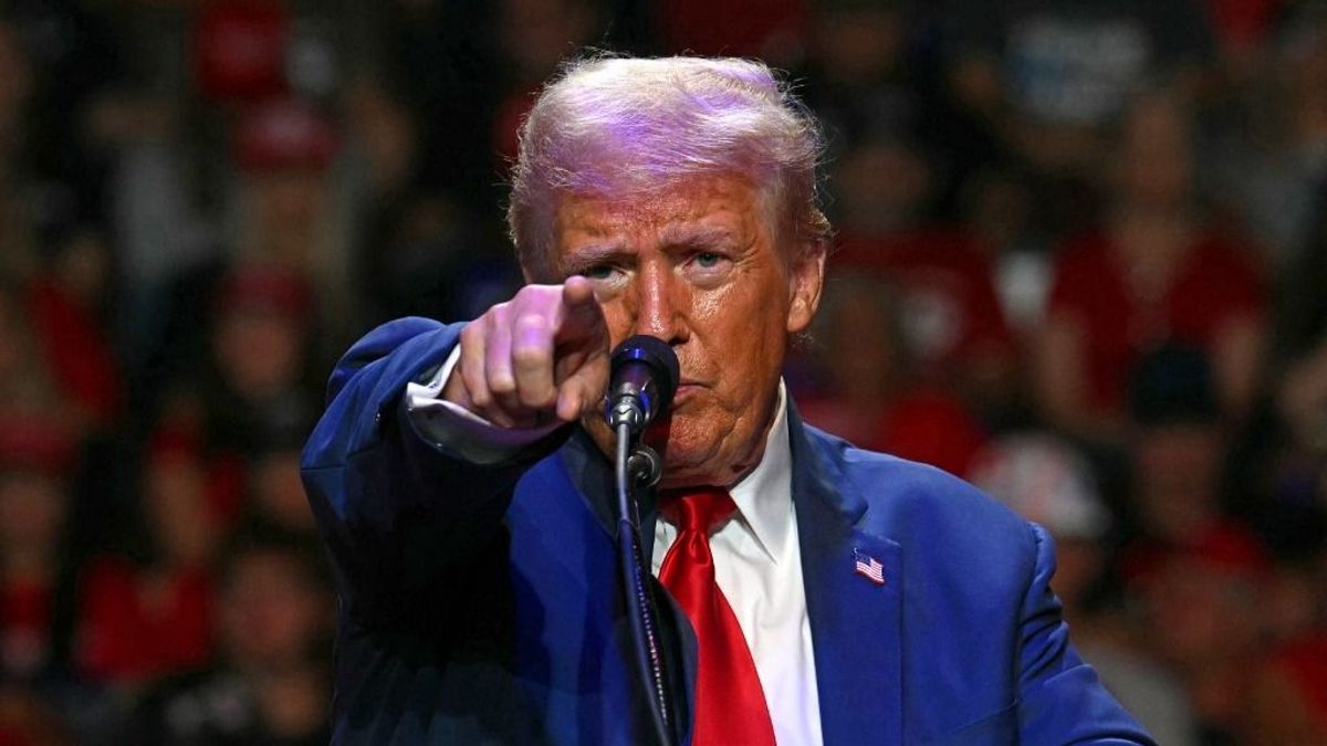 Orbán segítheti vissza Trumpot az elnöki székbe