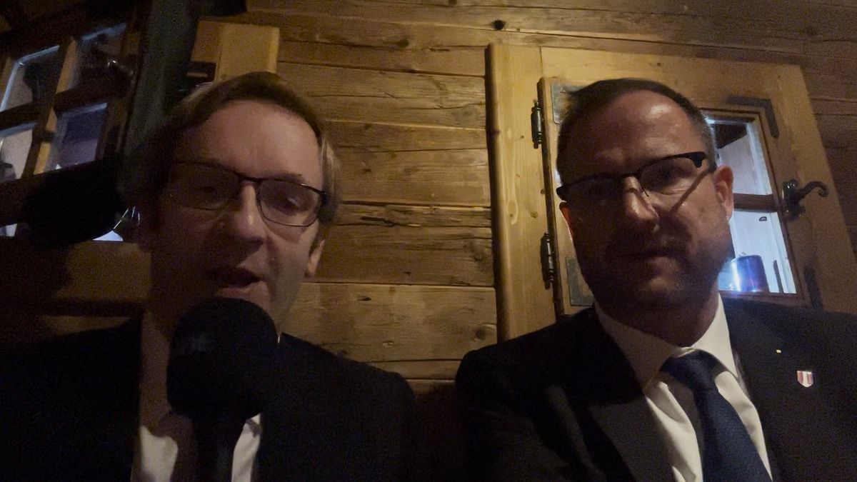 Exkluzív interjú a nagy nyertes osztrák párt második emberével: jó hír hazánknak a Szabadságpárt győzelme (VIDEÓ)