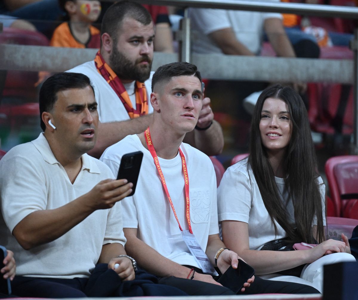 Galatasaray v Caykur Rizespor - Turkish Super LigISTANBUL, TURKIYE - SEPTEMBER 14: Galatasaray's new signing Roland Sallai (C) follows the Turkish Super Lig 5th week match between Galatasaray and Caykur Rizespor at Rams Park in Istanbul, Turkiye on September 14, 2024. 