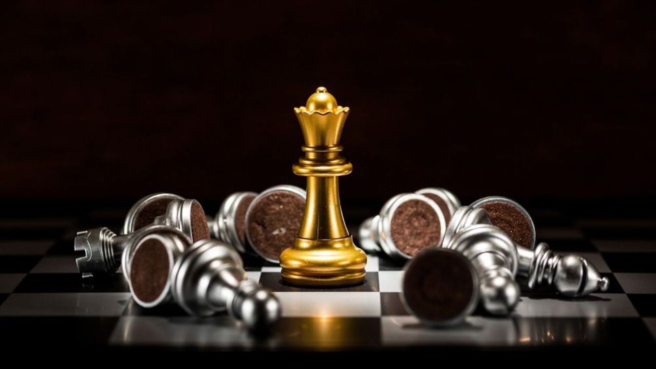 Gold,Queen,Chess,Surrounded,By,A,Number,Of,Fallen,Silver