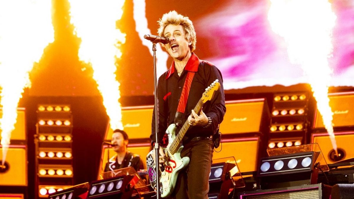 Hanyatt-homlok menekült a Green Day a színpadról koncert közben (videó)