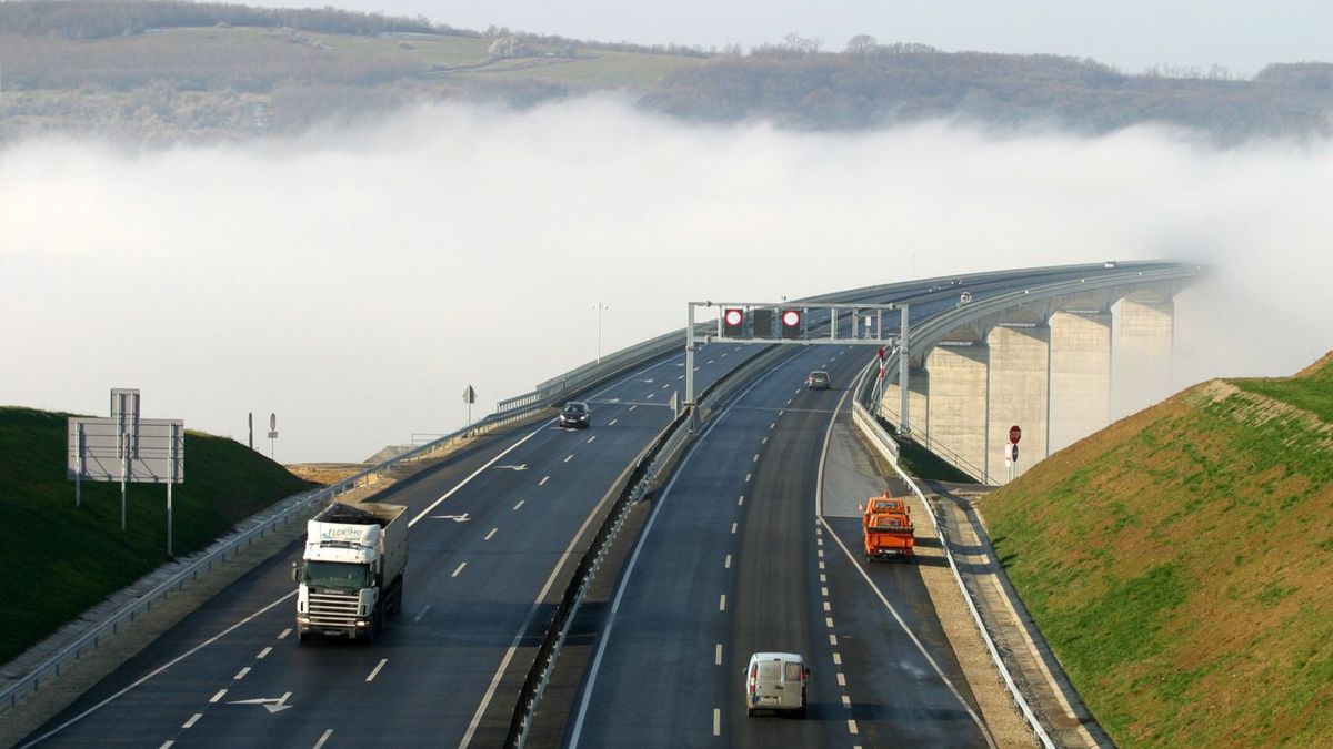 Nem várt fordulat: gyakorlatilag kiemelik a helyéről a kőröshegyi völgyhidat!