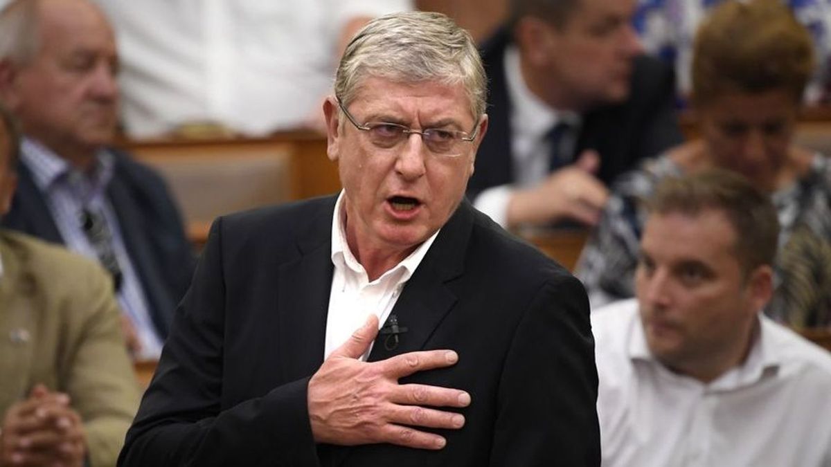 A kormányfő várható beszédére tornacipő és zakó jön
