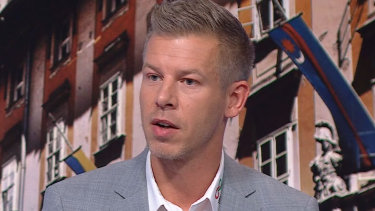 Hívták Magyar Pétert a köztévébe, de nem ment, inkább tüntetést szervezett, amiért „nem hívják”, majd hirtelen úgy döntött, bemegy és elmondja: nem hívják