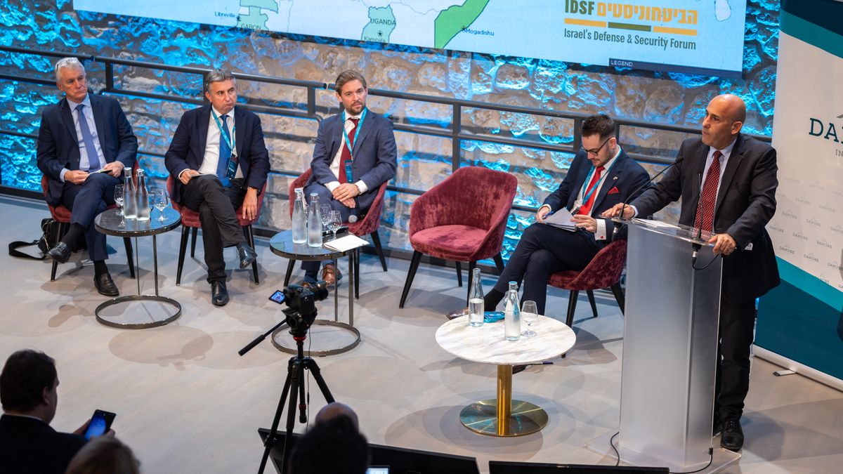 Izraeli szakértő: A világ egy civilizációs összecsapás közepén áll, és a harmadik világháború küszöbén lehet