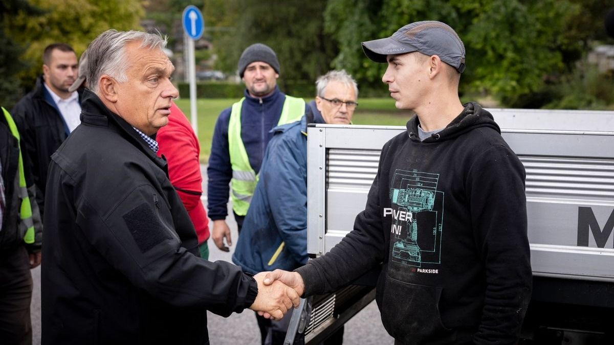 Orbán Viktor bemutatta a visegrádi mobilgátat (VIDEÓ)