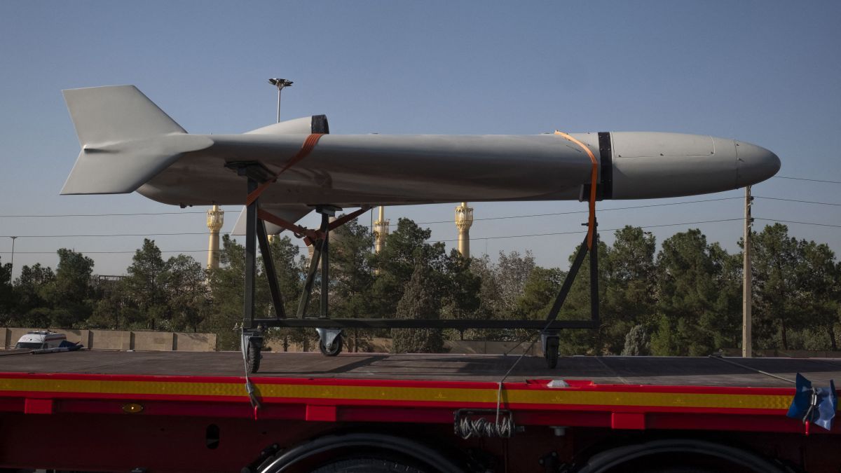 Elérne Párizsig: félelmetes fegyvert villantott Irán, ennek a gyengébb verziójával bombázták szét Ukrajnát az oroszok