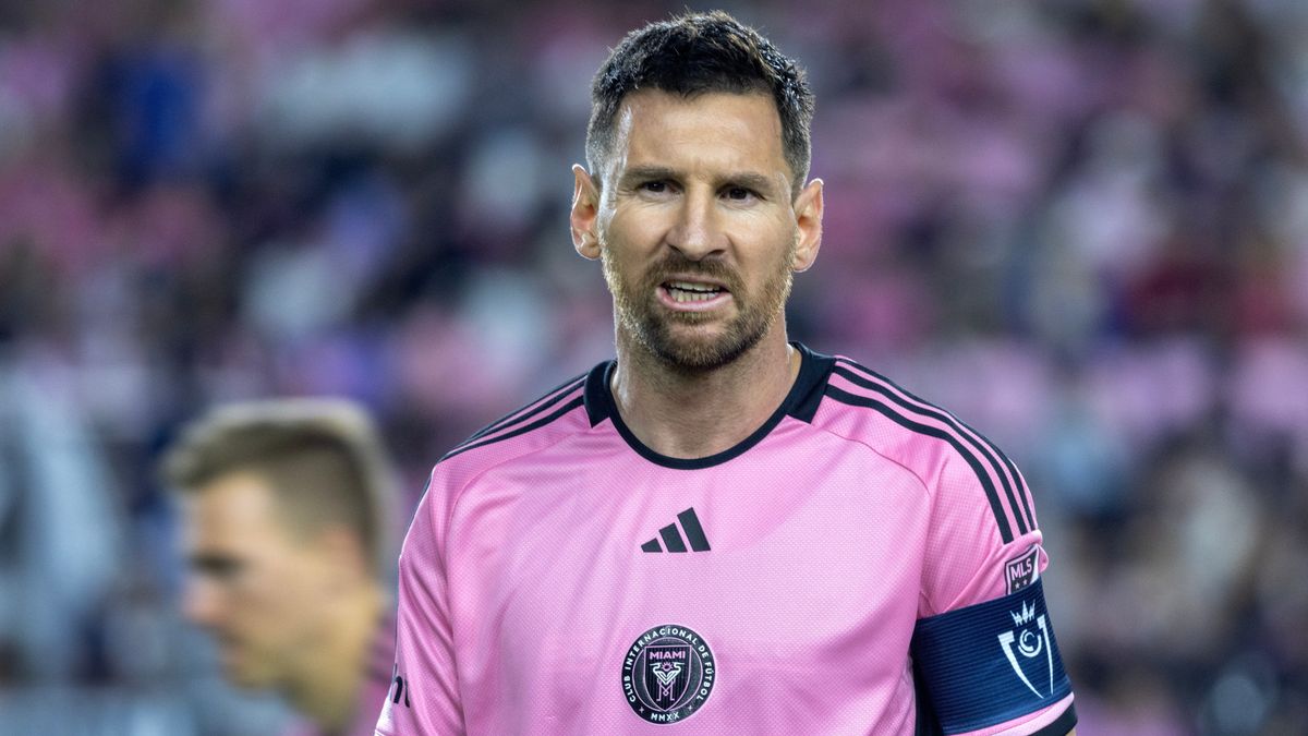 Ezt látni kell! Videón, ahogy Lionel Messi nekiment a bírónak Amerikában