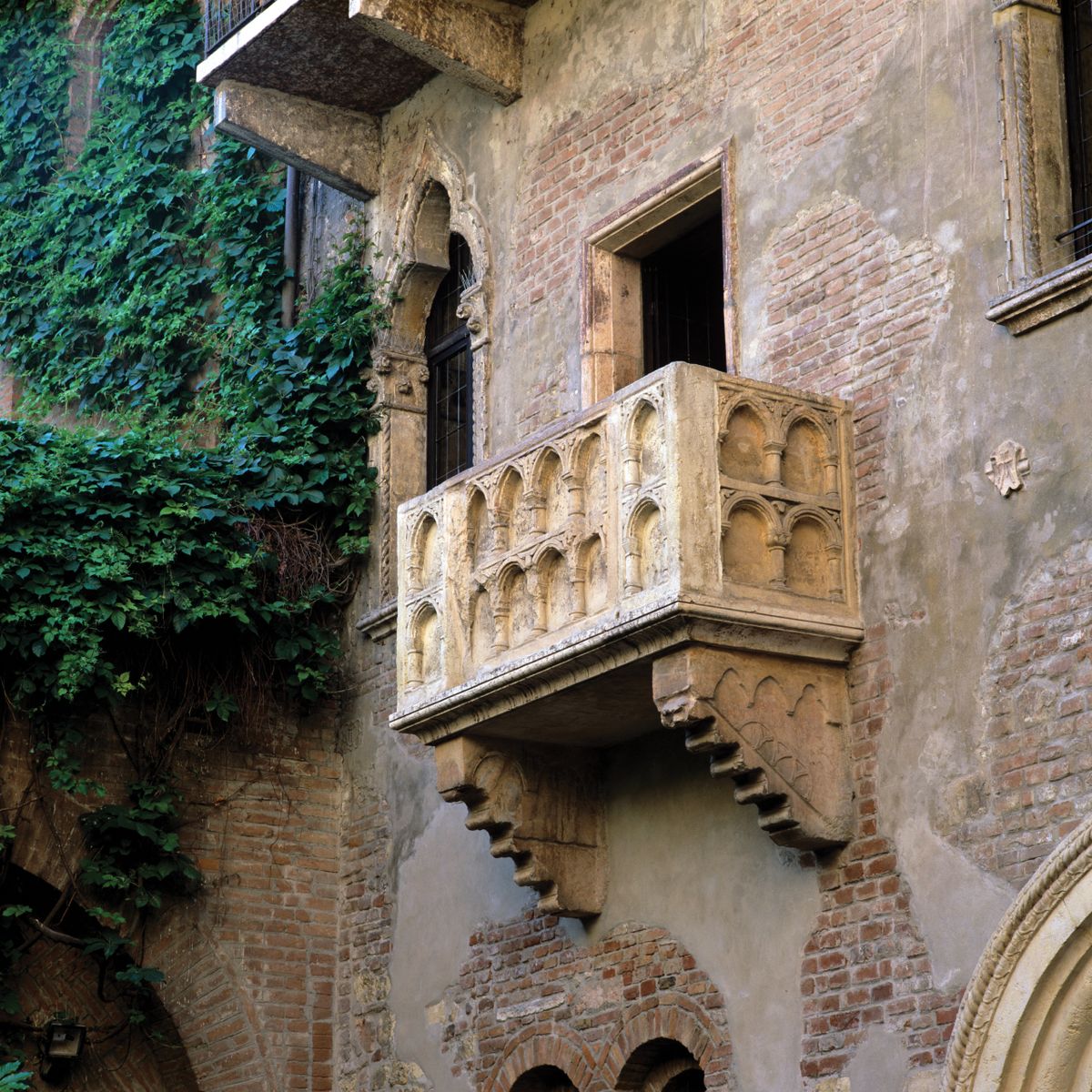 Juliet's balcony, Verona, UNESCO World Heritage Site, Veneto, Italy, Europe