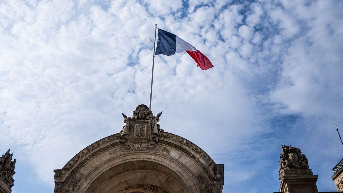 Nagy lehet a baj: aggódik az államadósság miatt a francia miniszterelnök