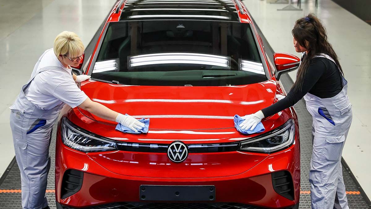 Bezárások a Volkswagennél, Győr mégis jól jár?