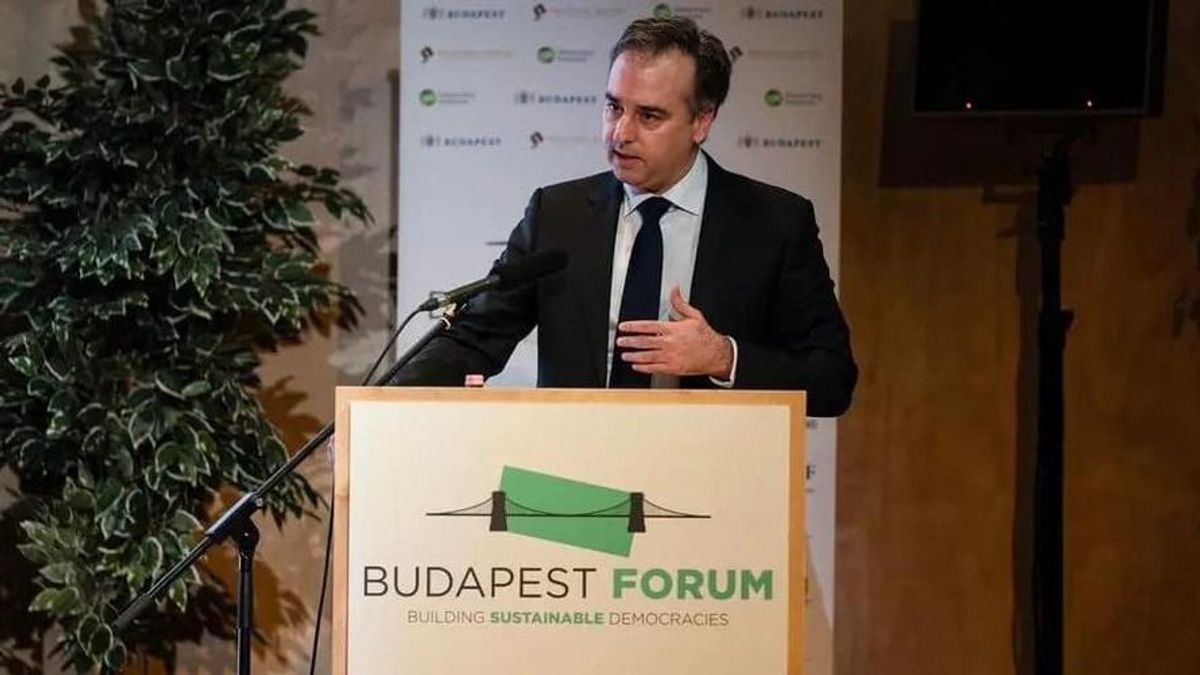 Nagykövet úr mást vádol a demokrácia leépítésével, miközben a saját országában az ellenzéki jelölt folyamatos életveszélyben viszi kampányát