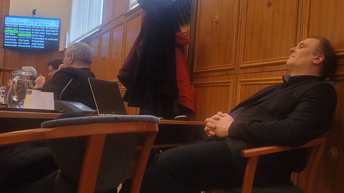 Malaclopással vádolnak egy pécsi jobbikos képviselőt, a politikus csak nevet az ügyön