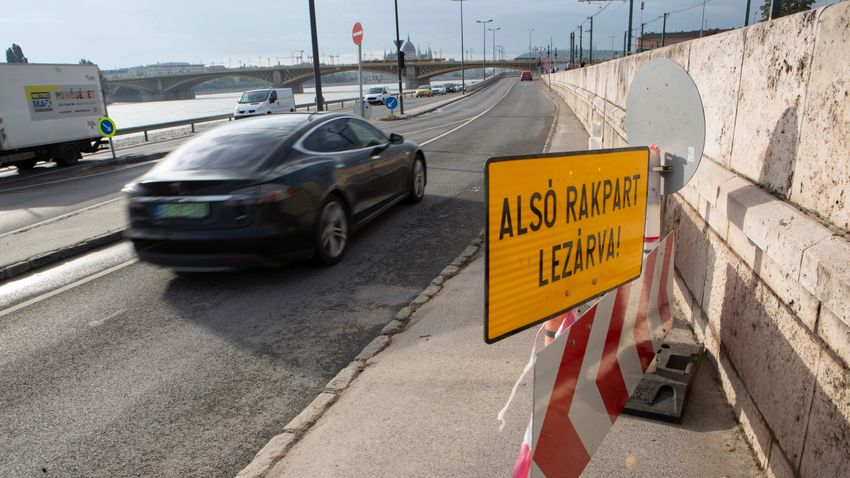 Újra járhatók a budapesti alsó rakpartok