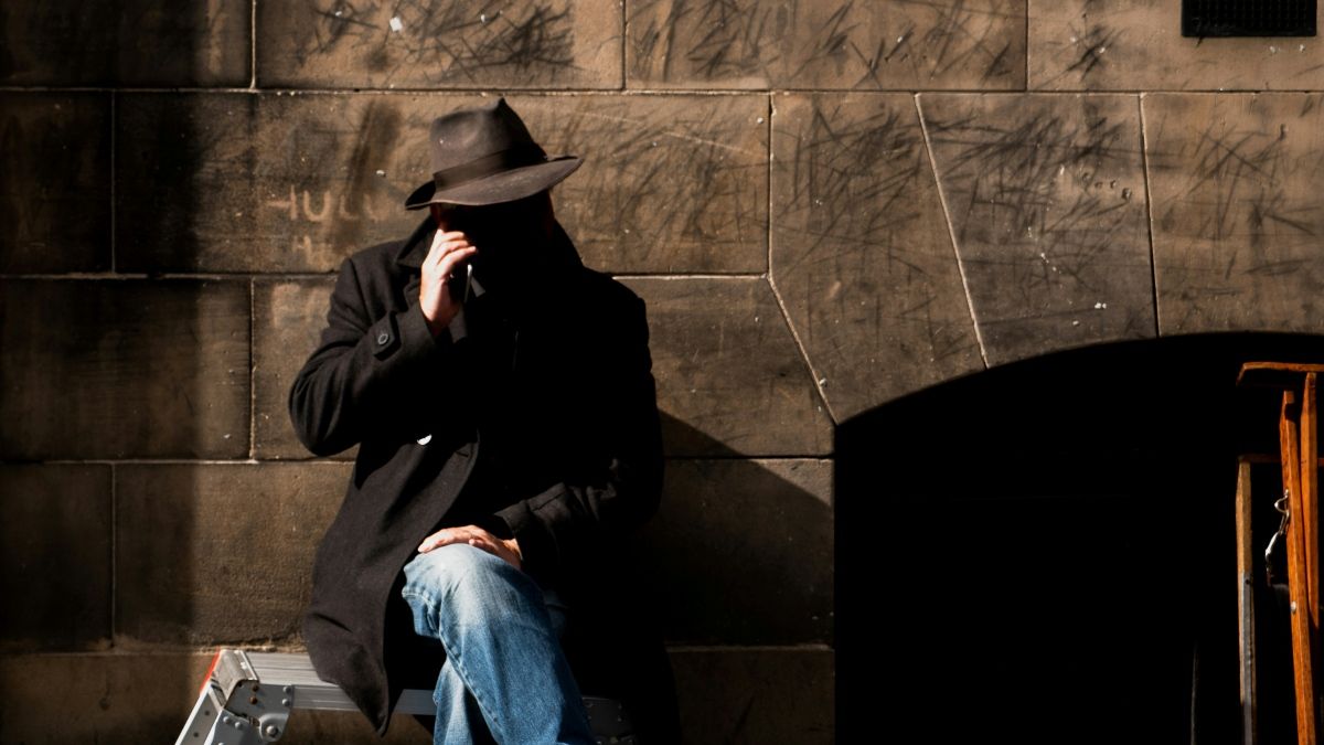 Így játszanak az érzelmeinkkel az internetes csalók