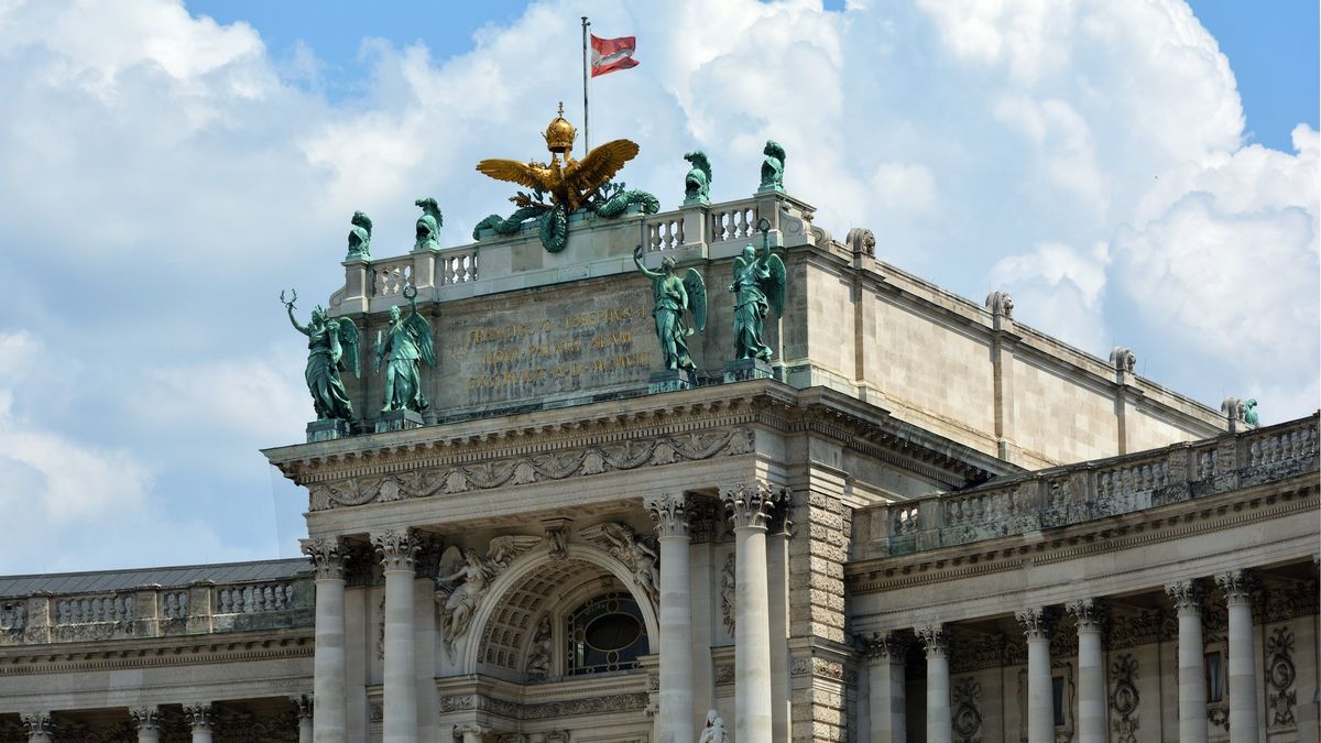 Félredobott választási győzelem, politikai boszorkányüldözés – így jutott válságba az osztrák demokrácia