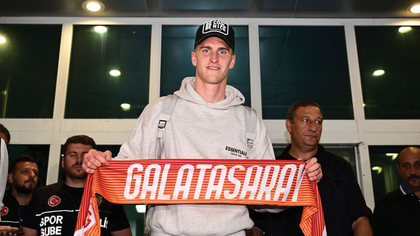 Galatasaray's new transfer Roland Sallai arrives in Istanbul