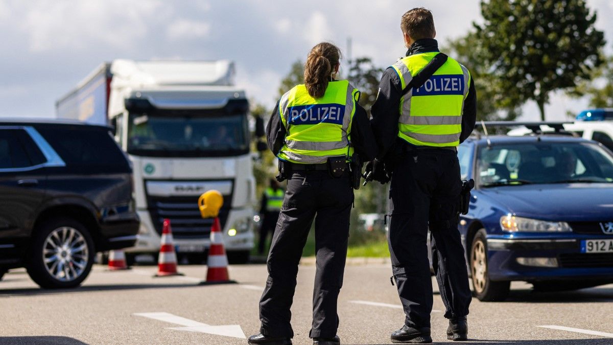 Németország csúnyán félrekezelte a migránsválságot, későn választotta Magyarország útját – most jöhet a büntetés
