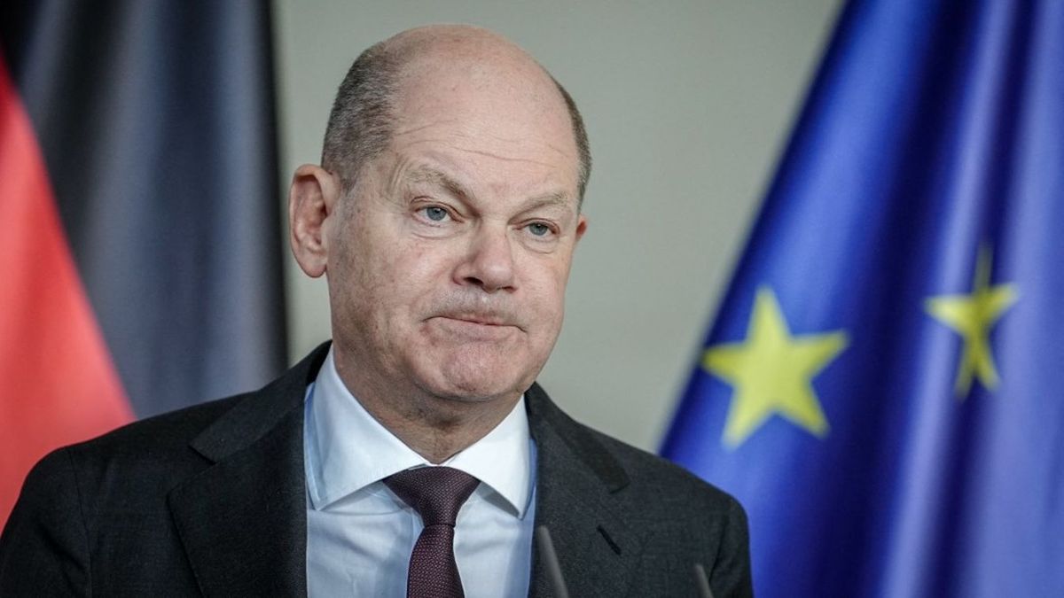 Olaf Scholznak valaki vihetett egy kávét