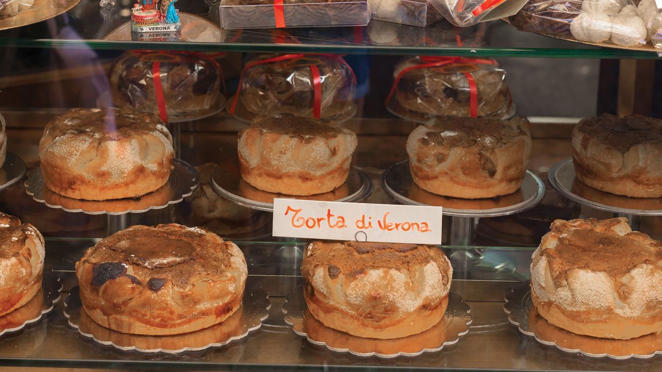 Verona,,Italy.,July,2019.,Shop,Window,With,The,Characteristic,Cakes