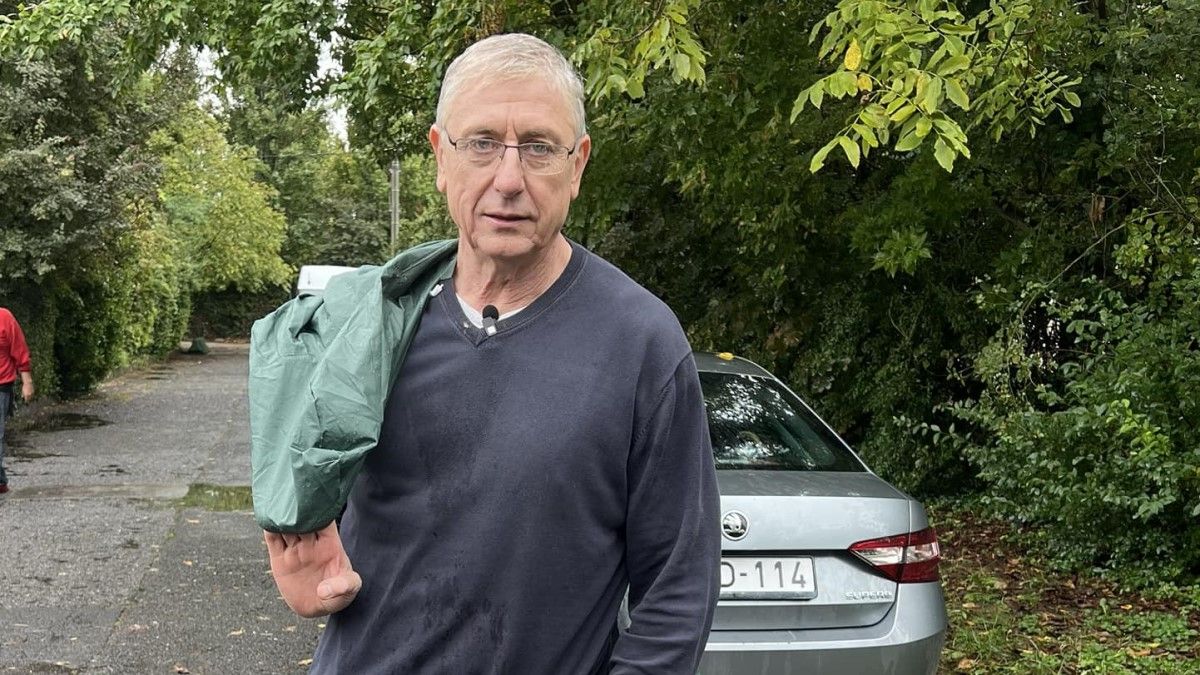 Póló nélkül kapták lencsevégre Gyurcsányt, a politikus is megosztotta