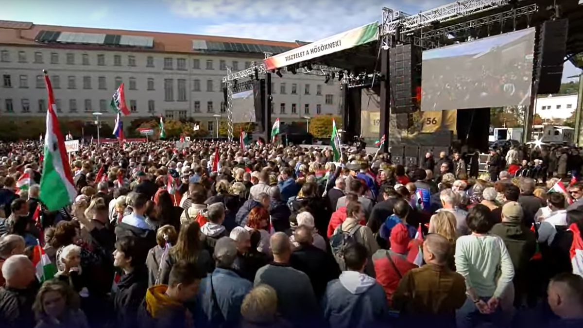 Így ünnepel Budapest: teljesen megtelt a Millenáris Orbán Viktor beszédére, kint is óriási sor állt
