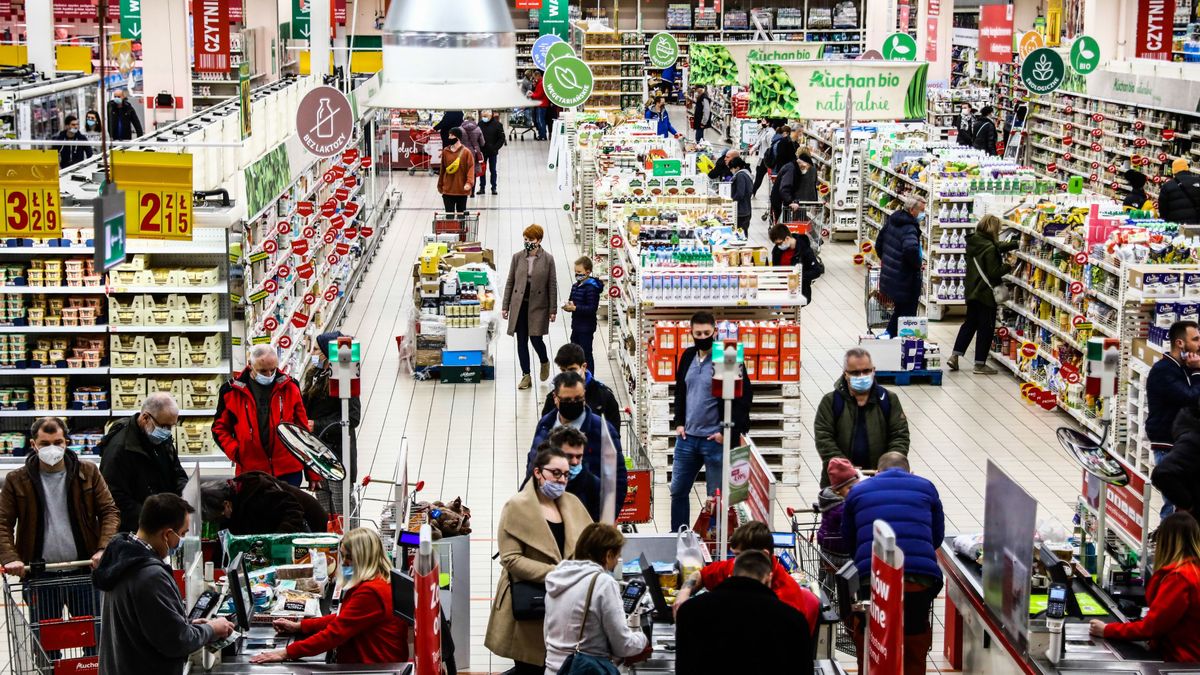 Így változik a boltok nyitvatartása a hosszú hétvégén: erre érdemes figyelni