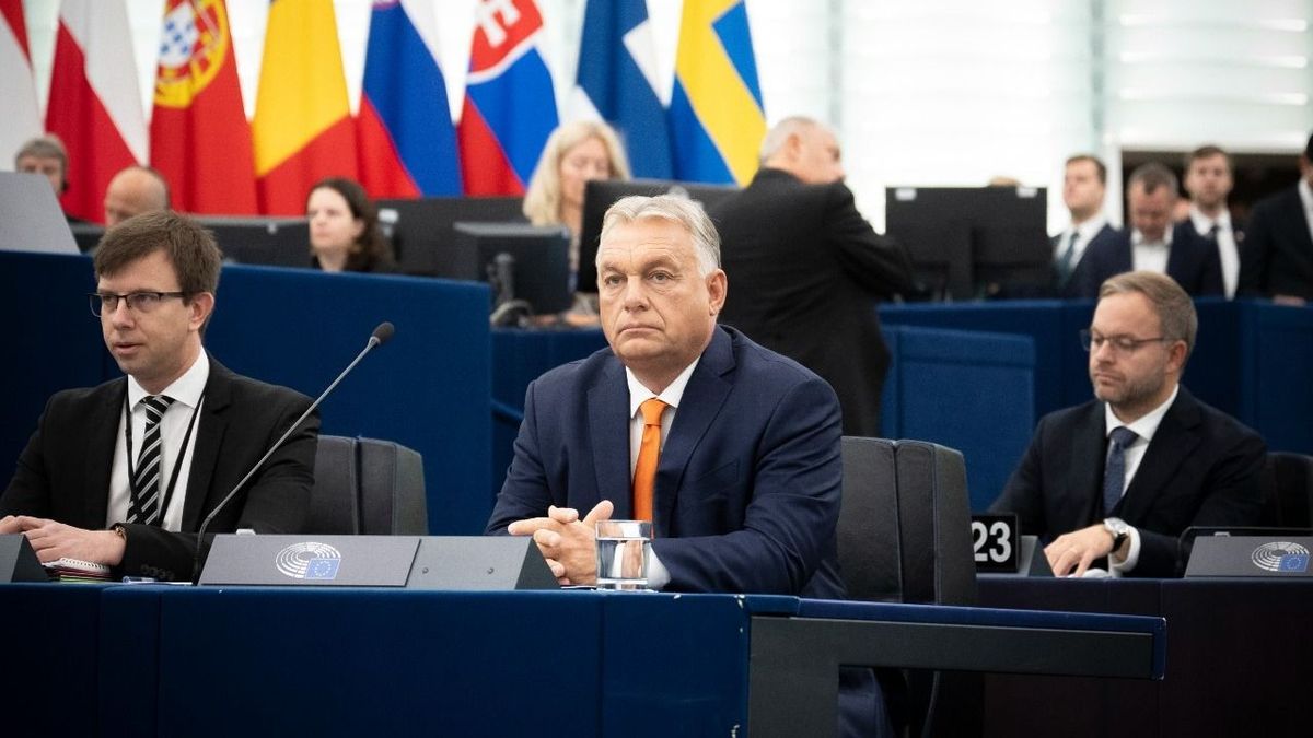 Bohóckodás, taps, füttyögés – Ezt írják az olasz lapok Orbán EP-s felszólalásáról és a vitáról