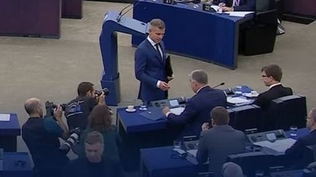 Magyar Péter elérte élete célját: kezet fogott vele Orbán Viktor (VIDEÓ)