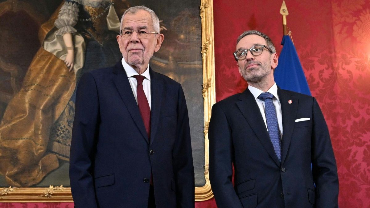 Fontos kérdésben dönt hamarosan az osztrák elnök, a magyarokra is hatással lehet
