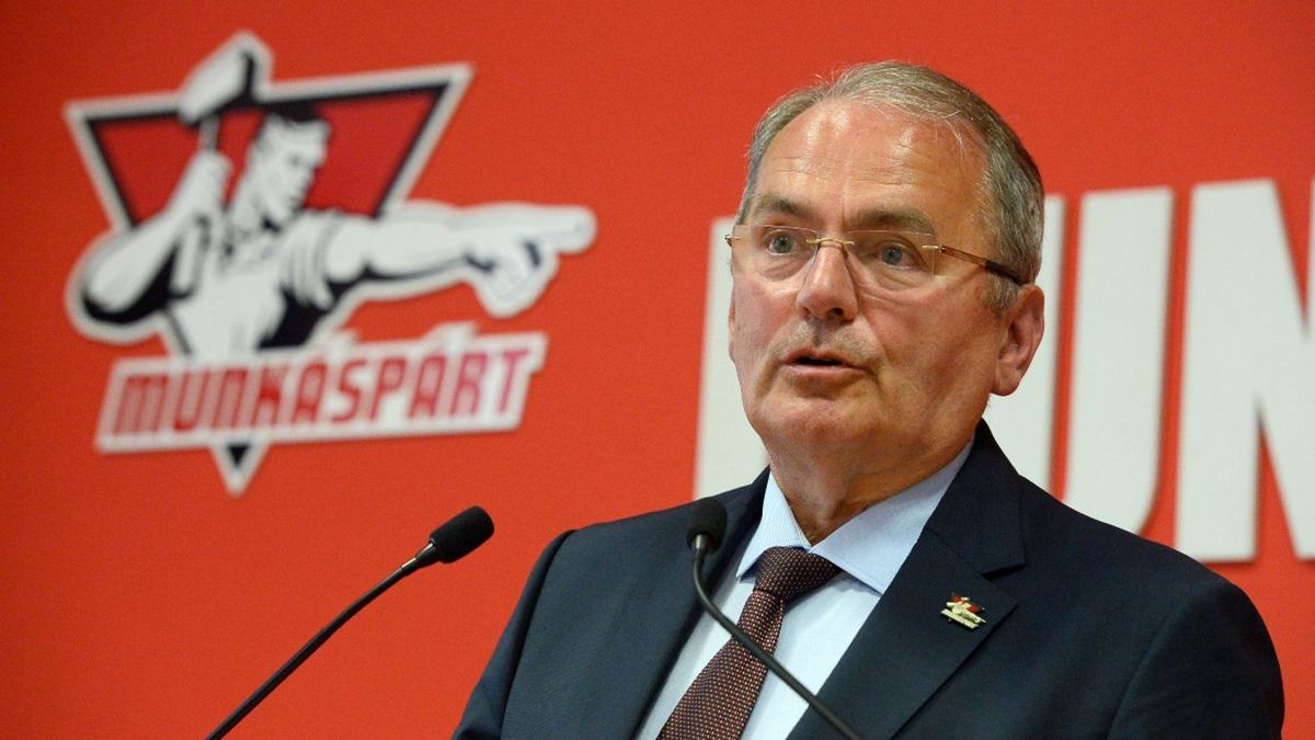 Történelmi pillanat: Thürmer Gyula lefordította Kim Dzsongun beszédeit, ki is adták egy könyvben