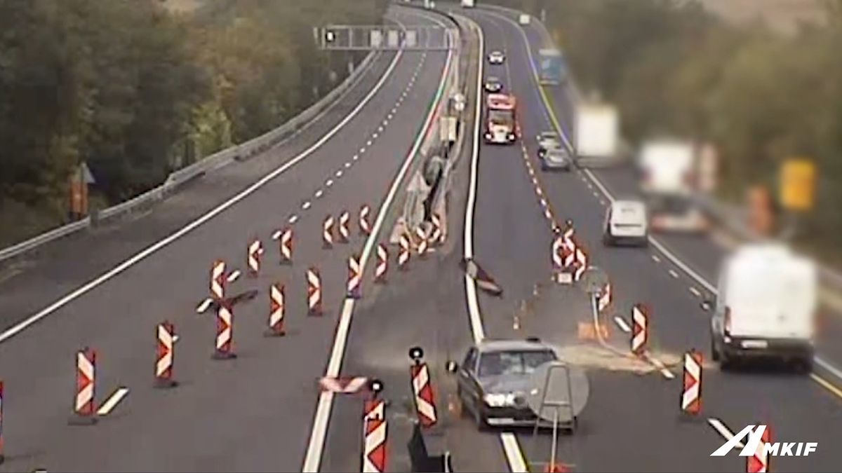 Ilyen nincs: áthajtott a terelésen, aztán ment tovább, mintha mi sem történt volna (VIDEÓ)
