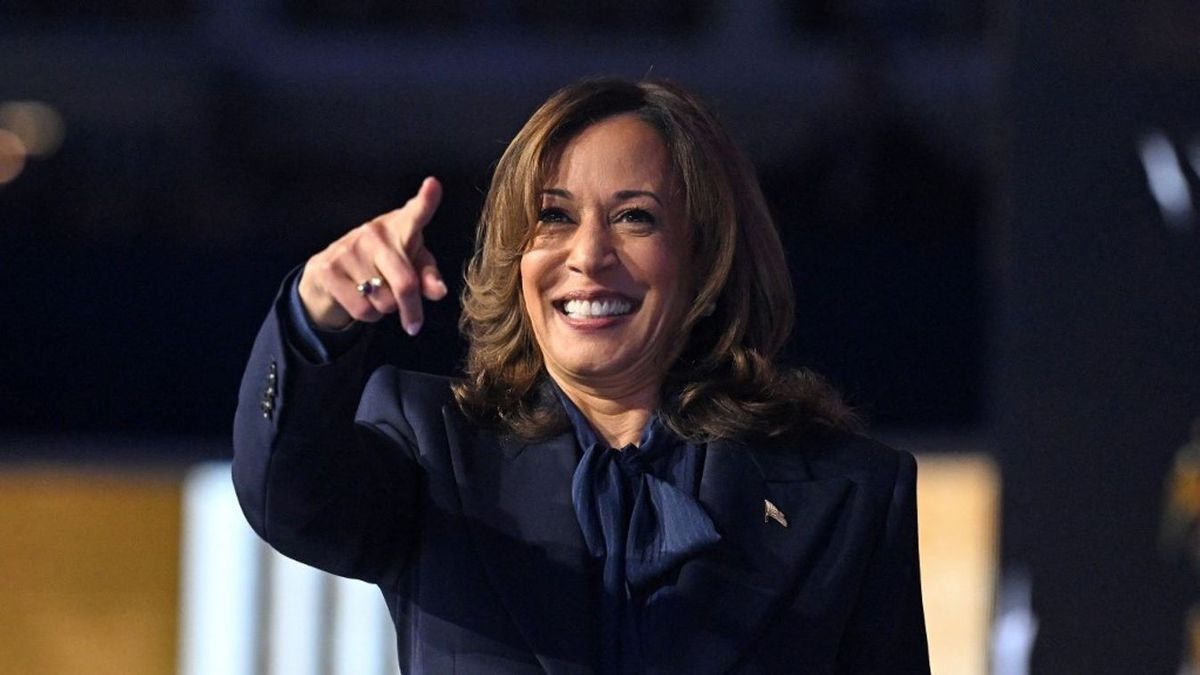 Kamala Harris gyilkosozza Orbán Viktort
