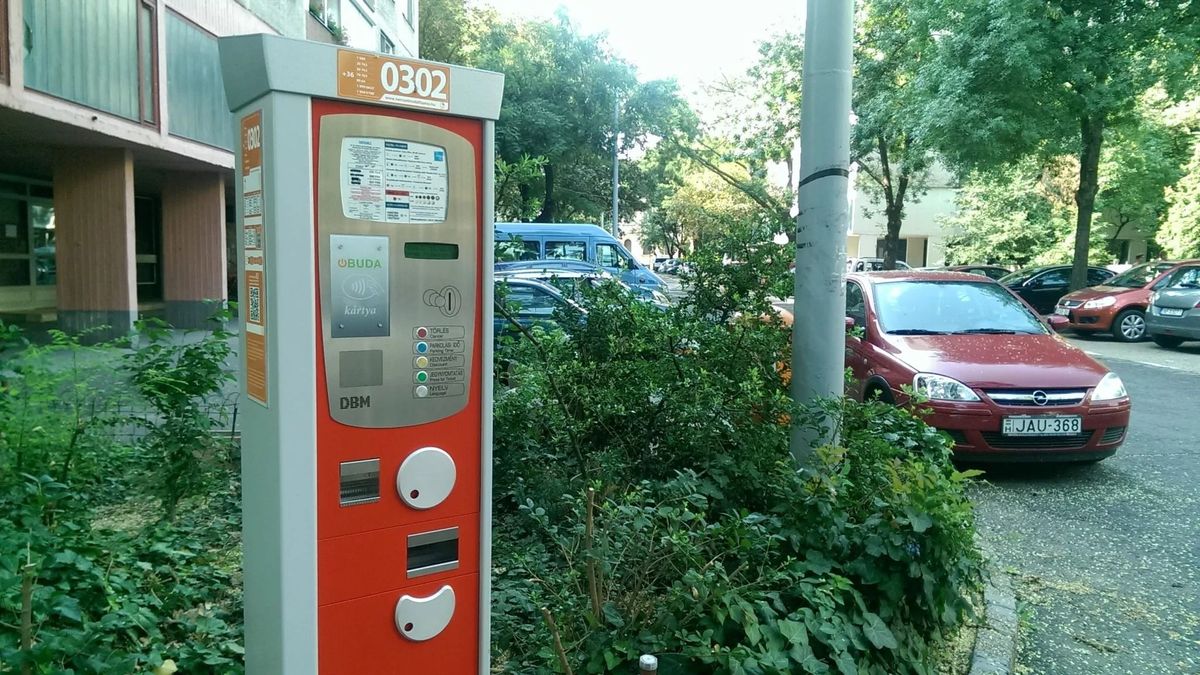 Hivatalos: így változnak a parkolási díjak Óbudán