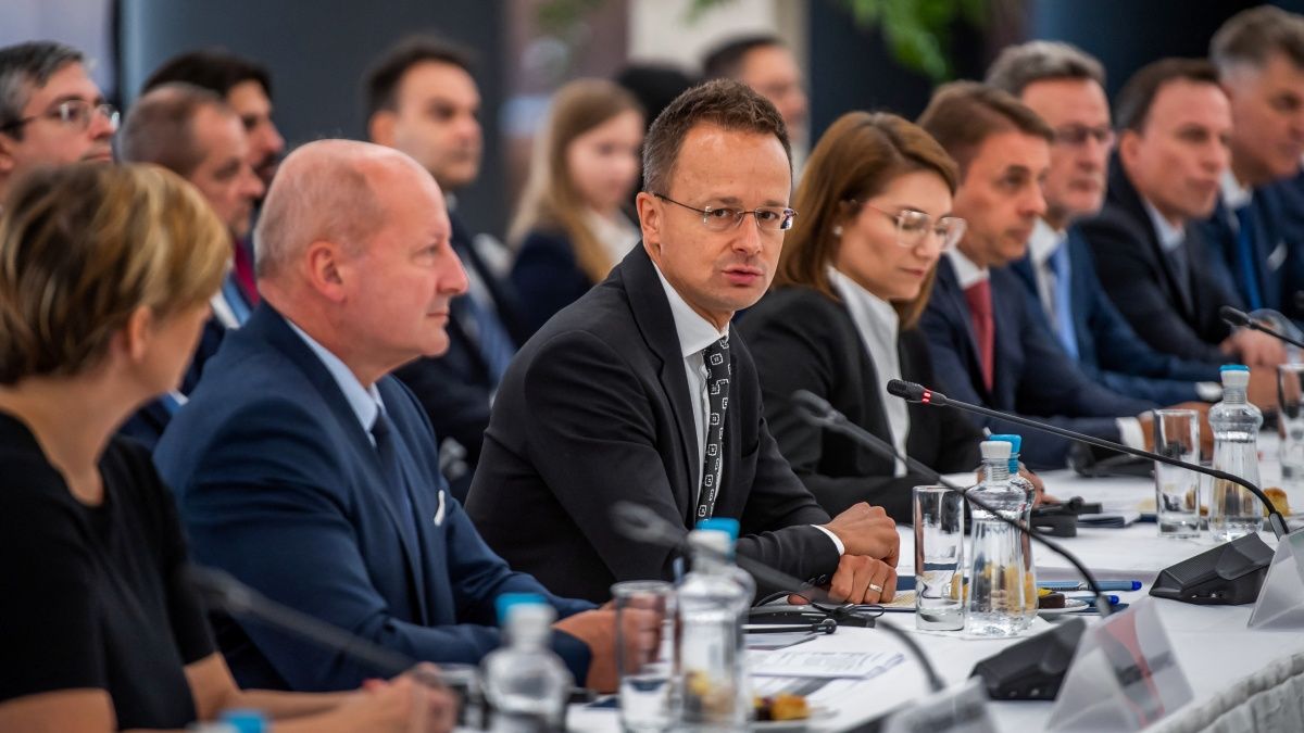 Konnektivitás: Szijjártó Péter a minszki és a müncheni biztonsági konferencián is részt vesz