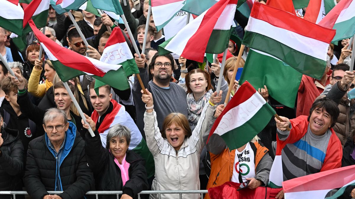 Baloldali politikusoktól hemzsegett Magyar Péter tüntetése (Videó)