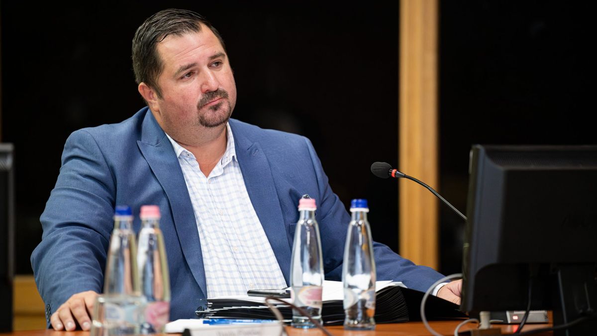 Hasba rúgta párttársát Zugló távozó alpolgármestere, majd kilépett a DK-ből