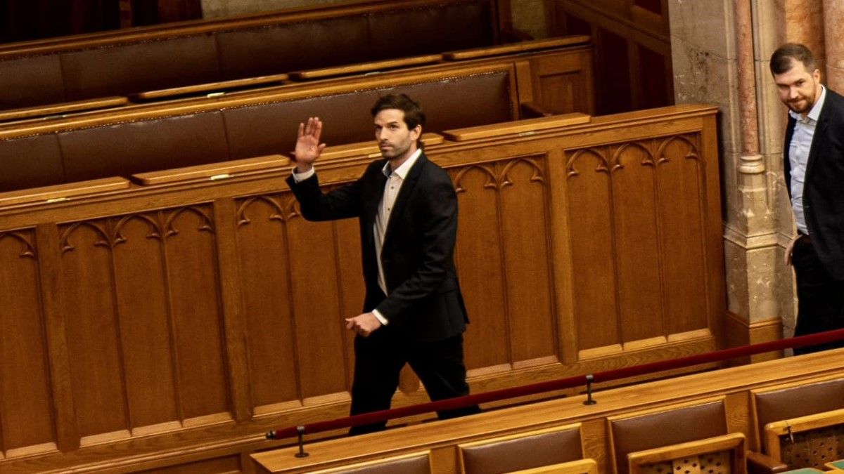 „Ön nem egy politikai elítélt, hanem egy elítélt politikus” – helyretette a távozó Fekete-Győrt Hidvéghi Balázs (VIDEÓ)