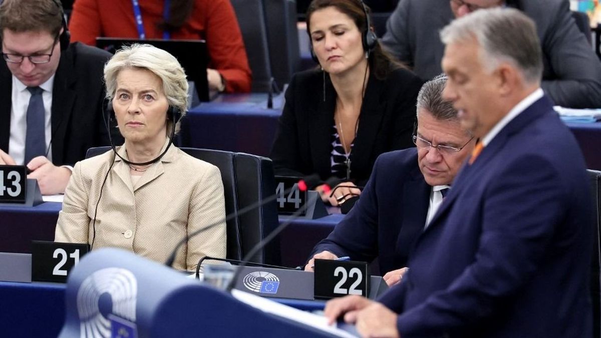 Németországból védték meg Orbánt, aki fontos beszédére csak gyűlöletet kapott Strasbourgban