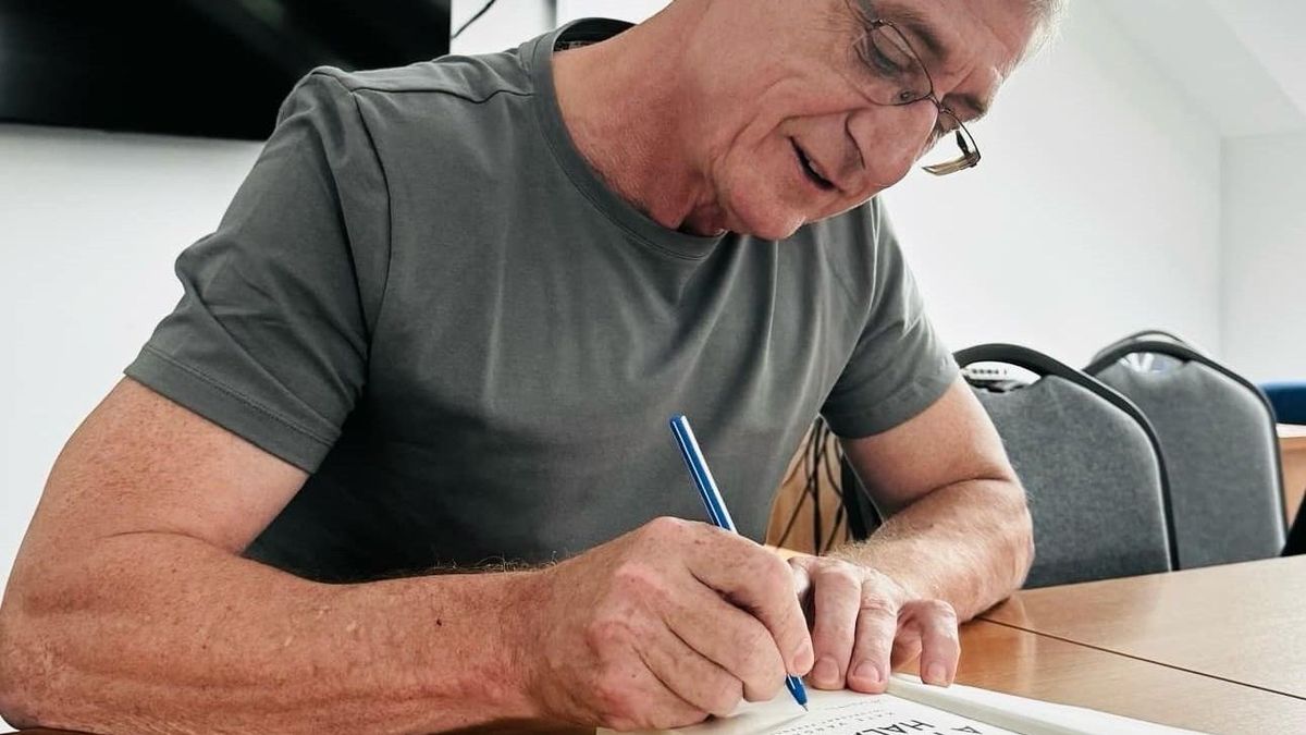 „Imádni fogják” – Gyurcsány Ferenc bemutatta női álnéven írt regényét