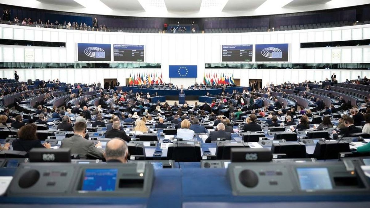 Hangoskodnak Daniel Freund cimborái: eltörölnék Orbán frakcióját a „demokrácia nevében”