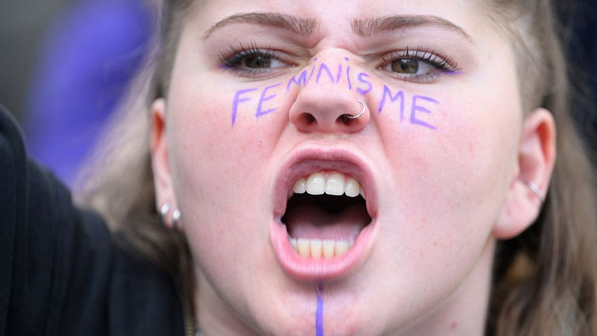 Itt az újabb ütközet a WMN-en: a benzines autó használata és a húsevés mérgező férfias tevékenység!