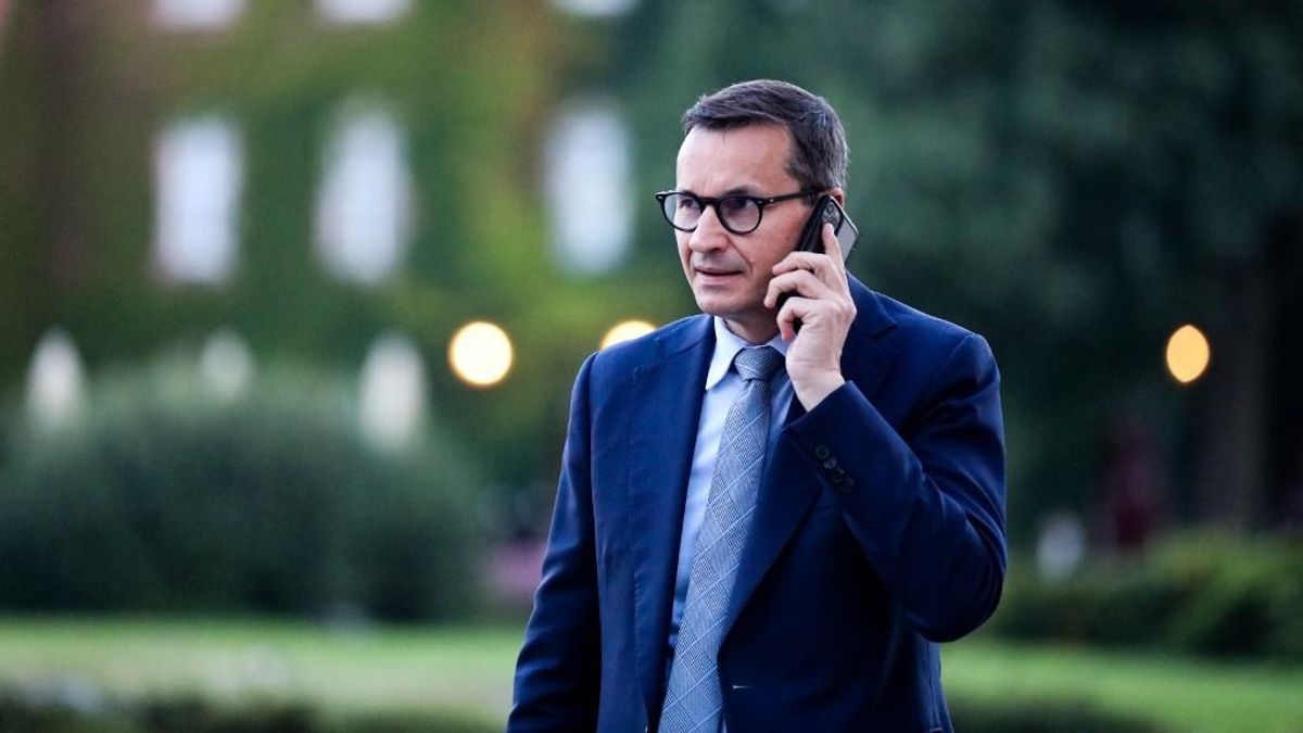 Morawiecki lemásolta Orbánt: kéz a kézben fog őrjöngeni Tusk és Von der Leyen