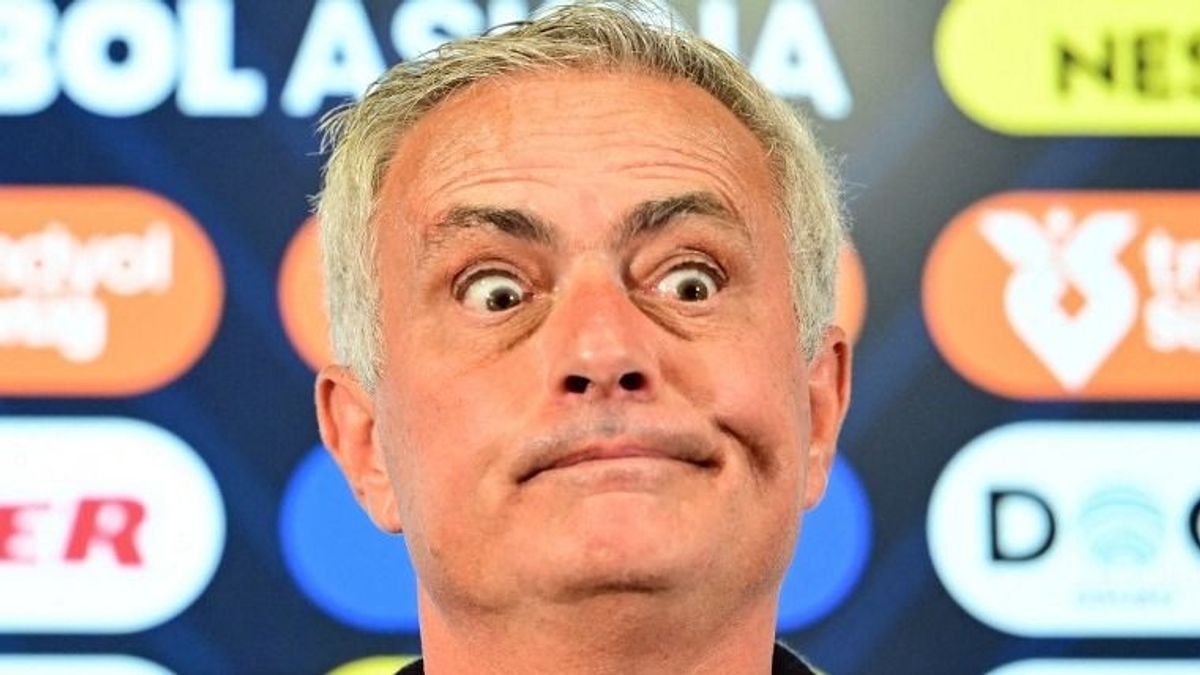 Mourinho kihúzta a gyufát Sallai Roland klubjánál: feljelentették a portugál edzőt
