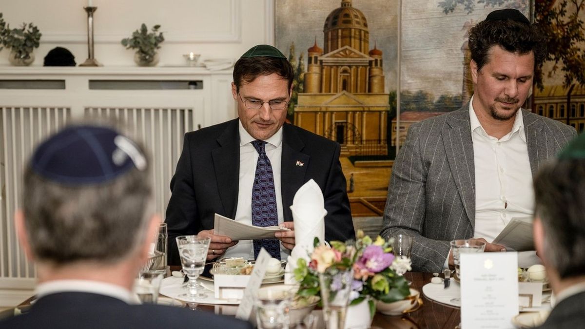 Önmagát is szembeköpte