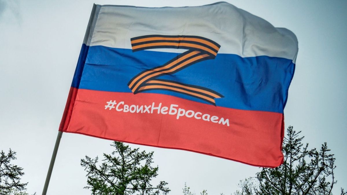 Eldőlni látszik: ebben a kelet-ukrajnai városban is leng az orosz zászló